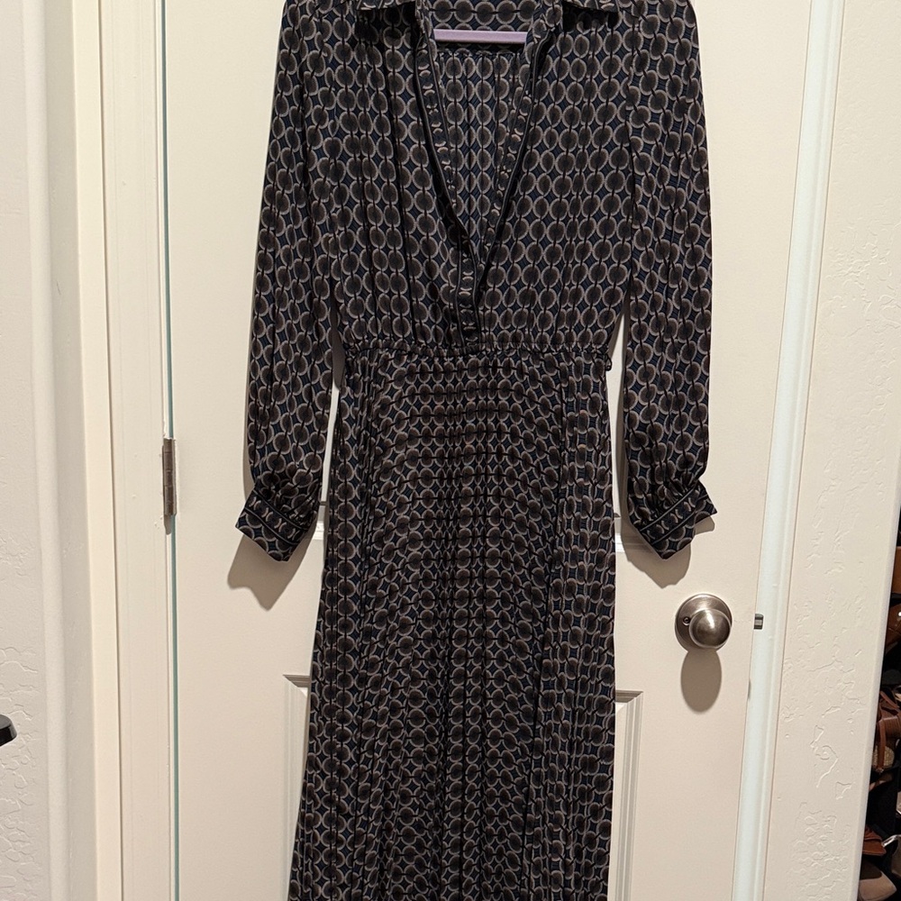 Max Studio Geometric Black and White Long Sleeve Dress